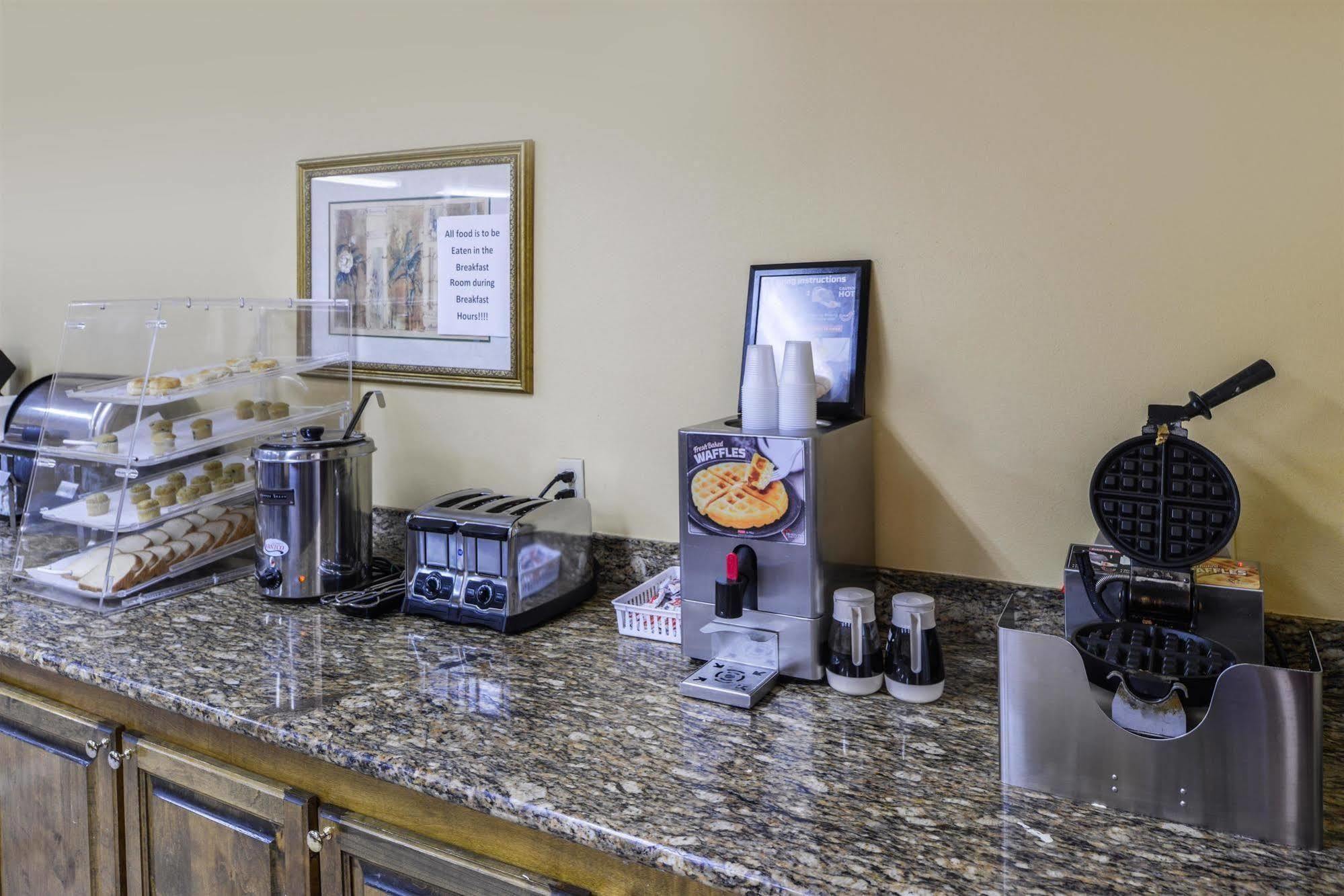 Americas Best Value Inn Wiggins Extérieur photo