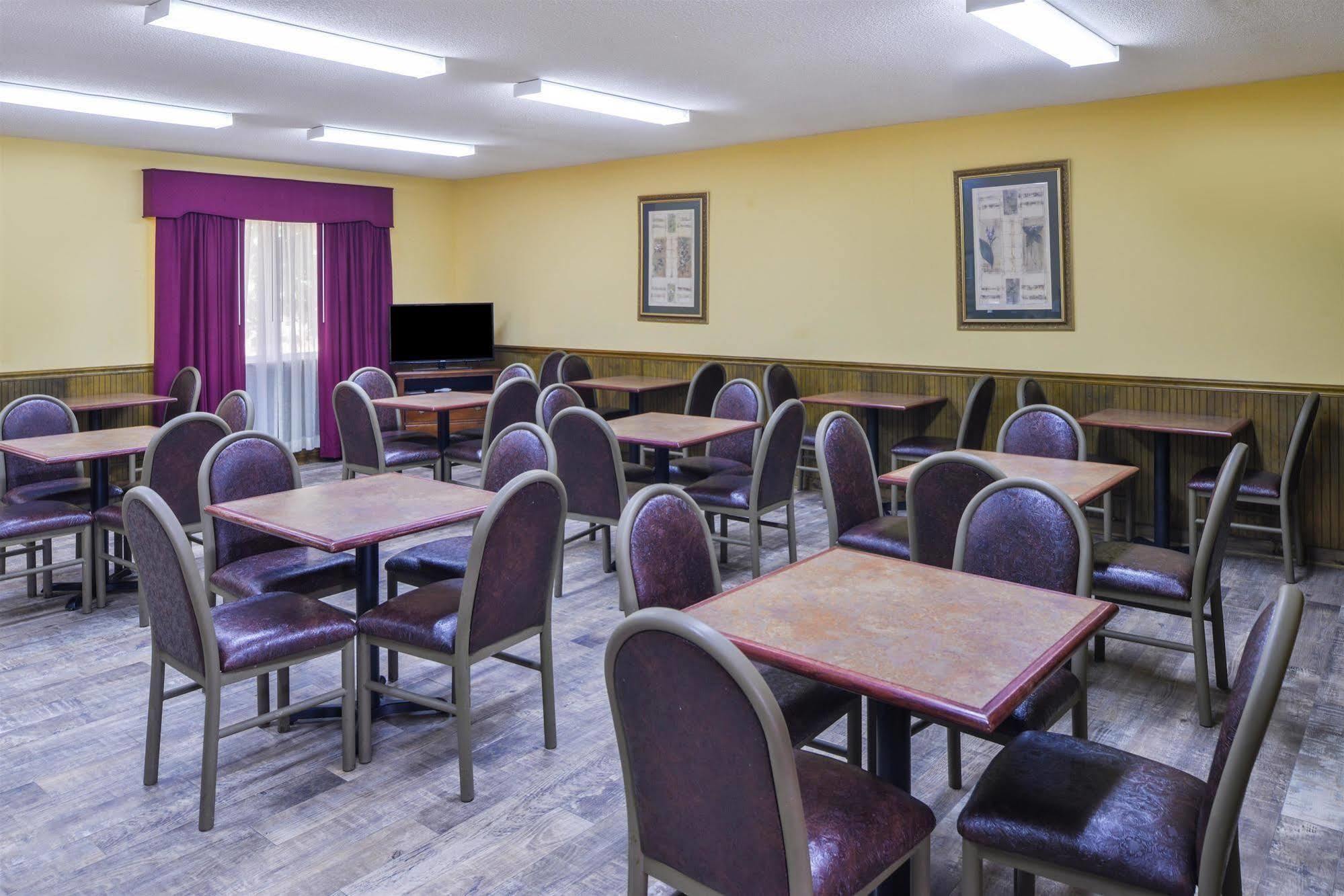Americas Best Value Inn Wiggins Extérieur photo