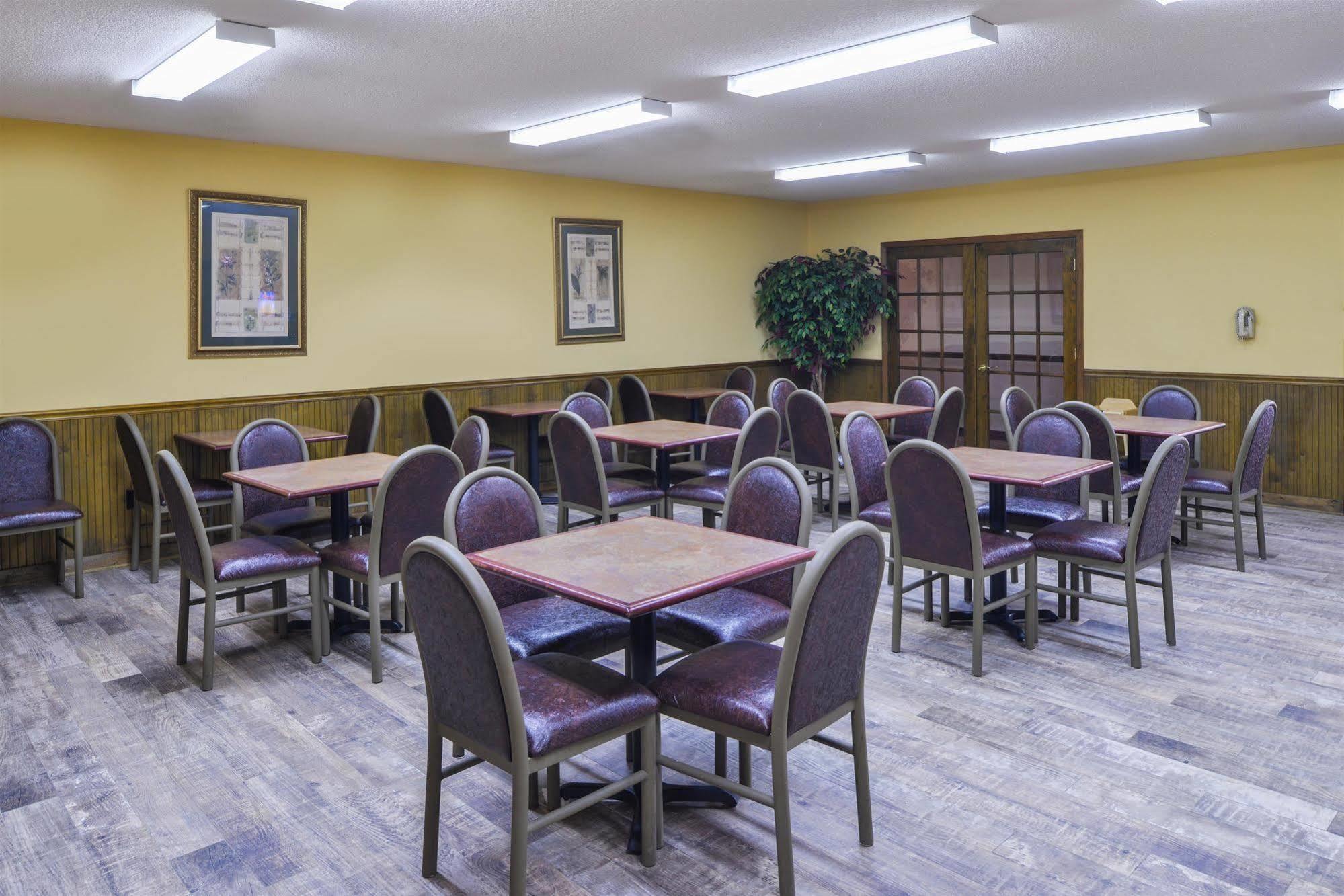 Americas Best Value Inn Wiggins Extérieur photo